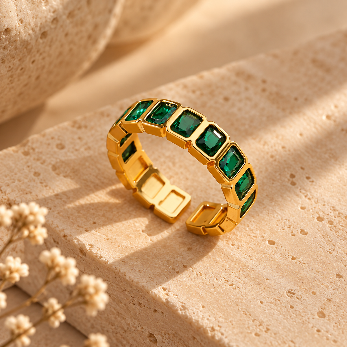 Pia Emerald Ring