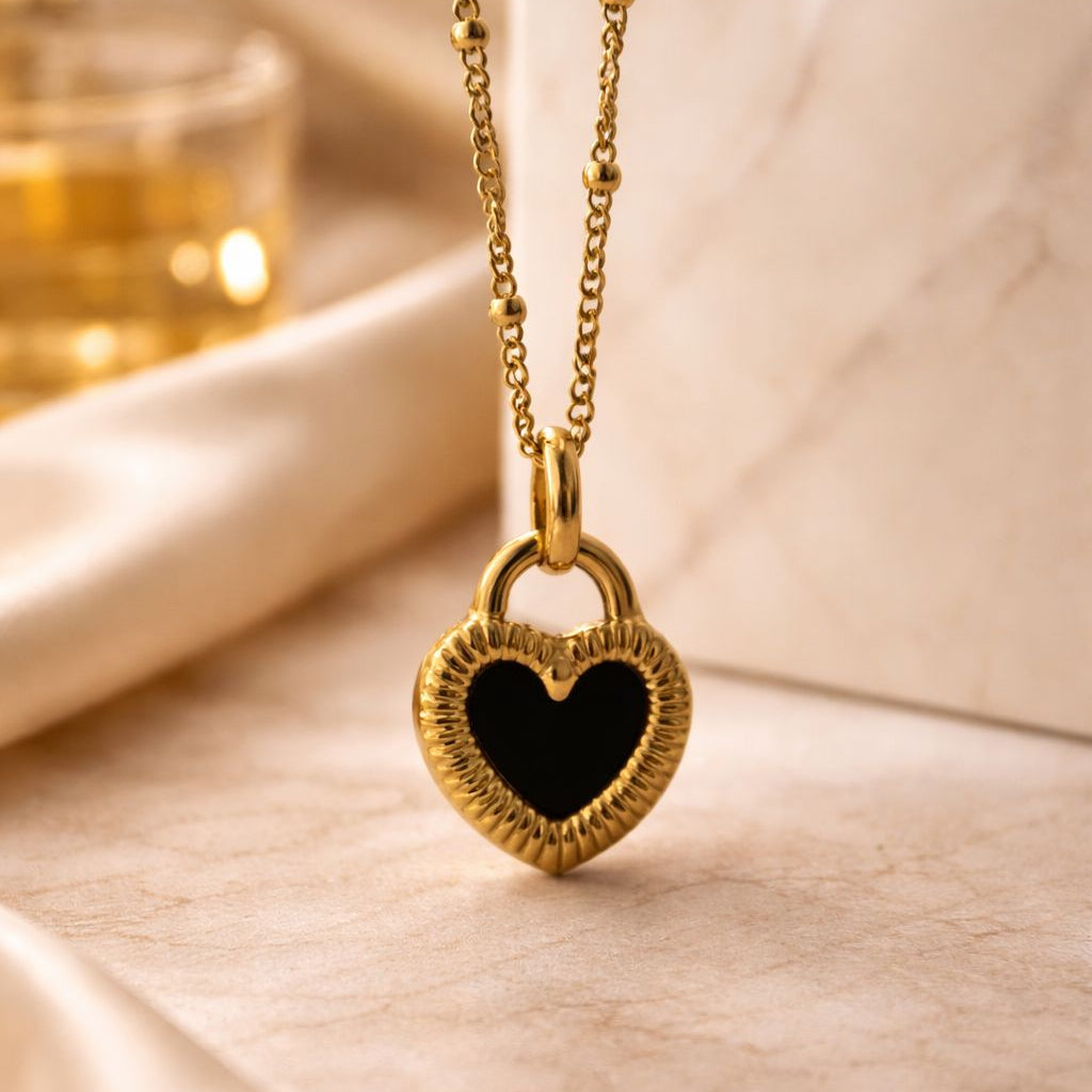 Noir Amora Necklace